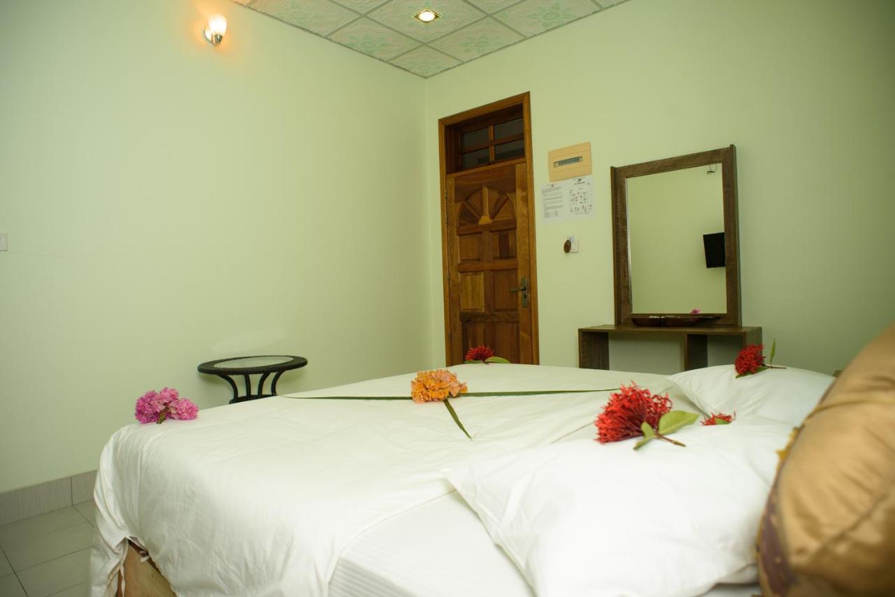 Summer Vibes Beach Front Rasdhoo Bagian luar foto